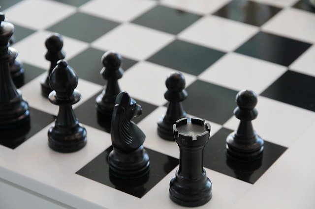 API Python Chess: Distribution of Chess Wins based on random moves